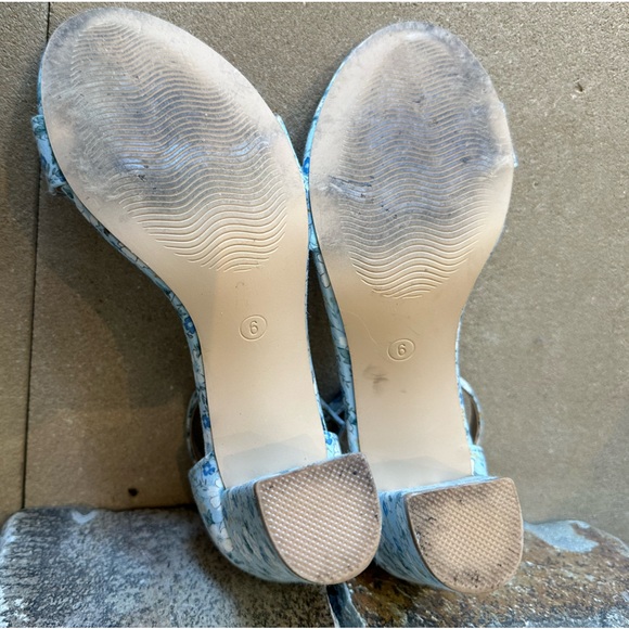 Perphy Floral Printed Open Toe Ankle Strap Chunky Heel Sandals - Picture 9 of 9